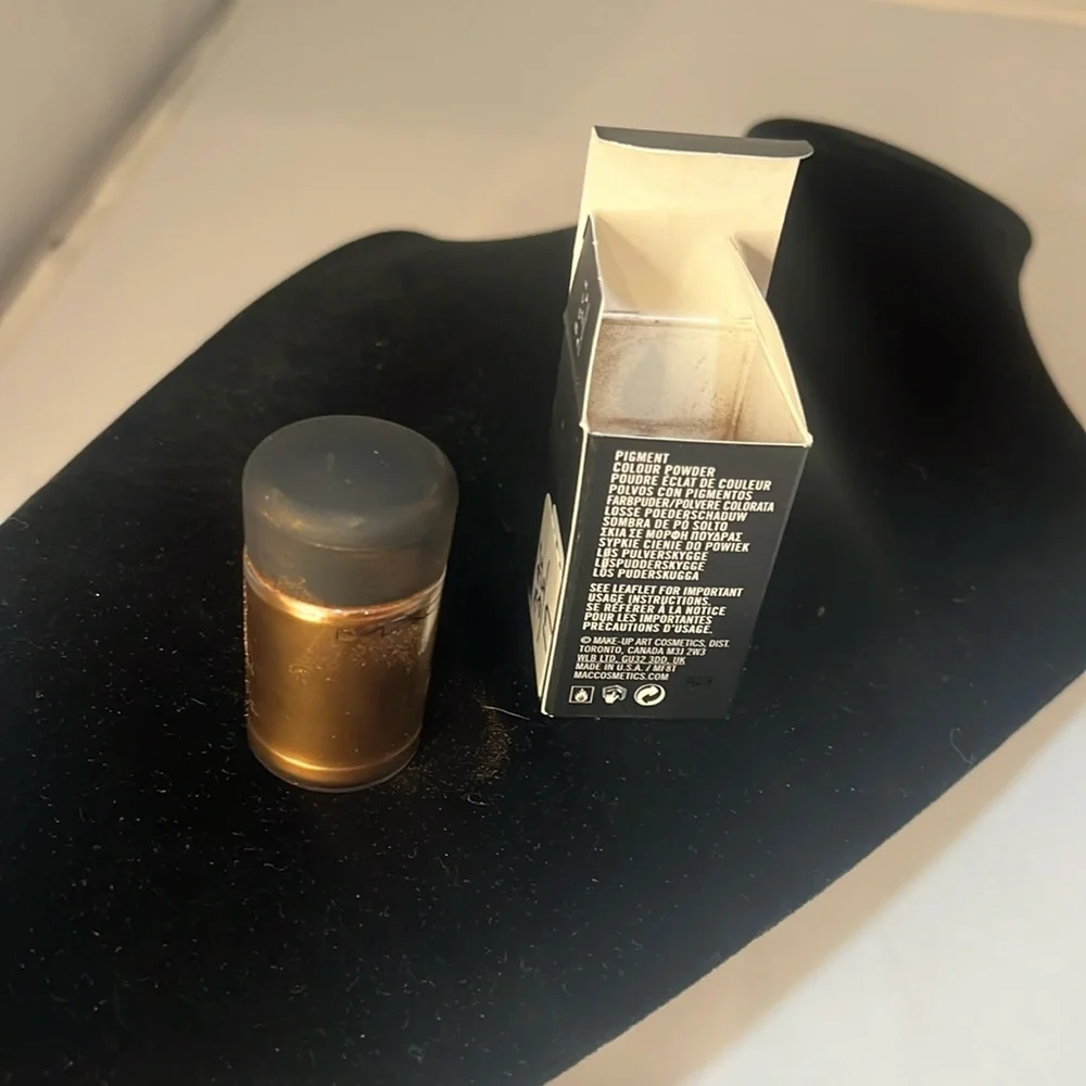 MAC Rose Gold Pigment